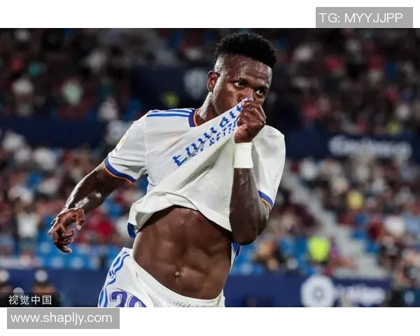 维尼修斯与本泽马共谱皇马攻击传奇展现完美默契与传承 维尼修斯与本泽马共谱皇马攻击传奇展现完美默契与传承