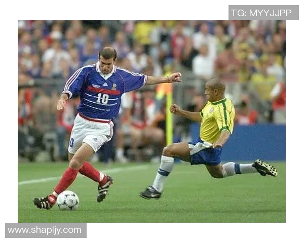 回顾98年世界杯那些闪耀的足球明星与他们的传奇瞬间 回顾98年世界杯那些闪耀的足球明星与他们的传奇瞬间