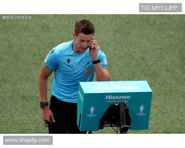 足球明星们的失误与争议事件盘点谁在赛场上犯了错 足球明星们的失误与争议事件盘点谁在赛场上犯了错