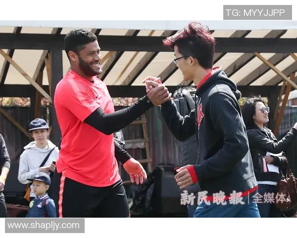 足球评委会教练与球迷共同探讨球队发展与战术创新的深度交流活动